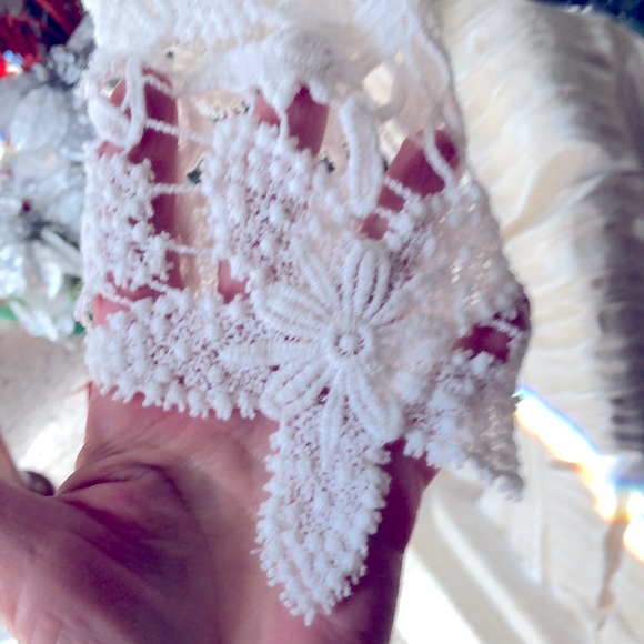 SZ M CHOIES BRAND TOP LACE SLEEVES WITH SOFT PLEATS AT BODICE AREA WHITE - Picture 3 of 7